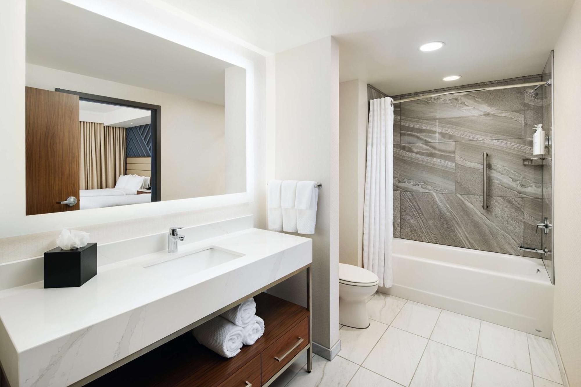 Embassy Suites By Hilton Atlanta Airport North Hapeville Экстерьер фото