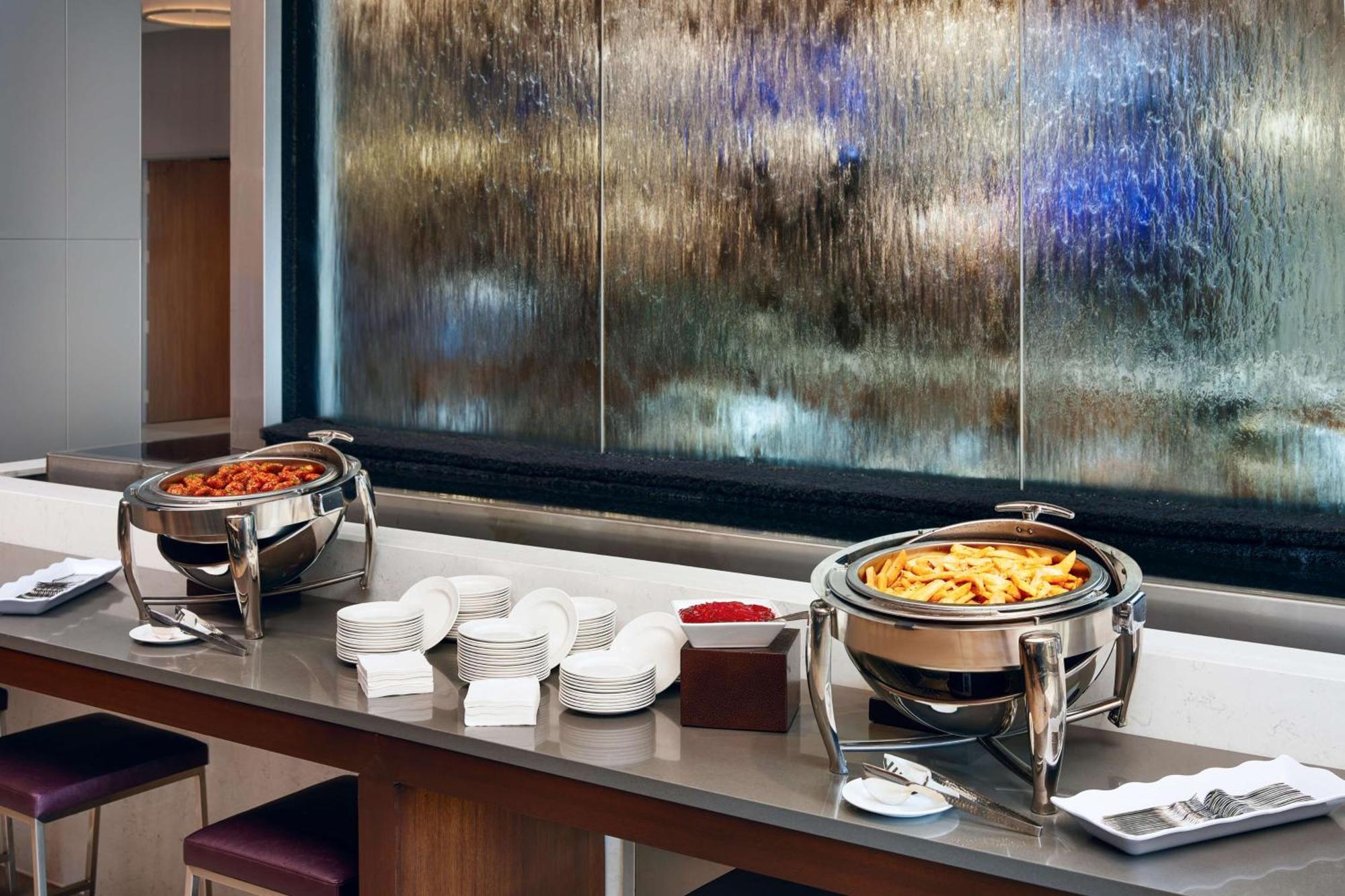 Embassy Suites By Hilton Atlanta Airport North Hapeville Экстерьер фото