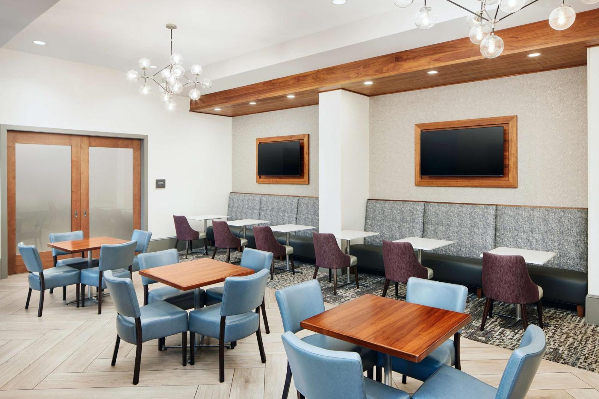 Embassy Suites By Hilton Atlanta Airport North Hapeville Экстерьер фото